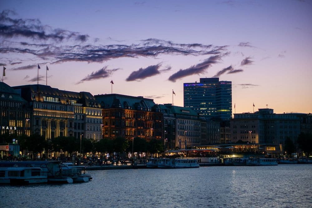 Symbolbild für Megamarsch Hamburg bei Nacht