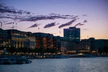 Symbolbild für Megamarsch Hamburg bei Nacht