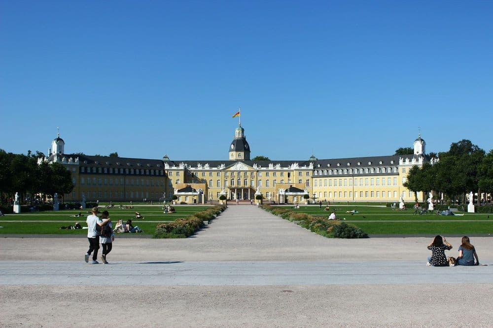 Schritt für Schritt - Karlsruhe am 08.08.2026 in Karlsruhe Symbolbild für Schritt für Schritt - Karlsruhe