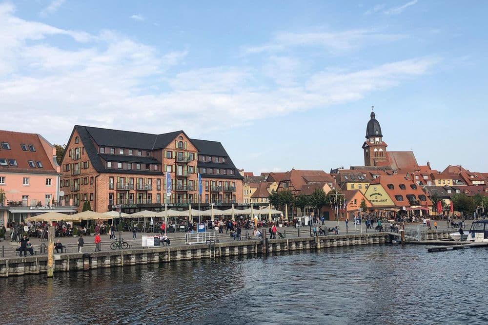 Schritt für Schritt - Waren (Müritz) am 01.05.2027 in Waren (Müritz) Symbolbild für Schritt für Schritt - Waren (Müritz)