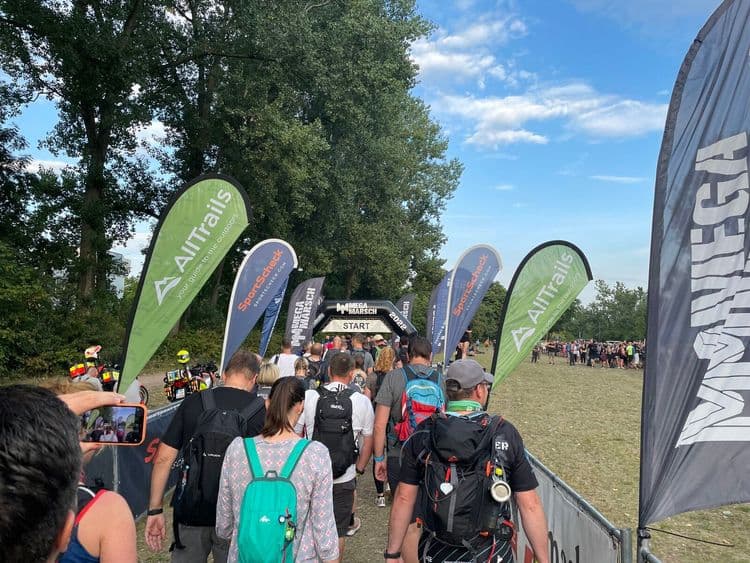 Was ist Ultrawandern? Ultrawanderer kurz vorm Start im Startkanal